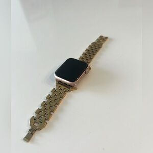 Rose Gold Apple Watch SE 40mm